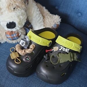 Tactical Clog Sandals – Outdoor Military Style Crocs, Survival Charm Shoes, Camp